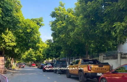 Hiếm có khó tìm! Bán Nhà Thang Máy Sân Vườn Việt Hưng Long Biên 100m2